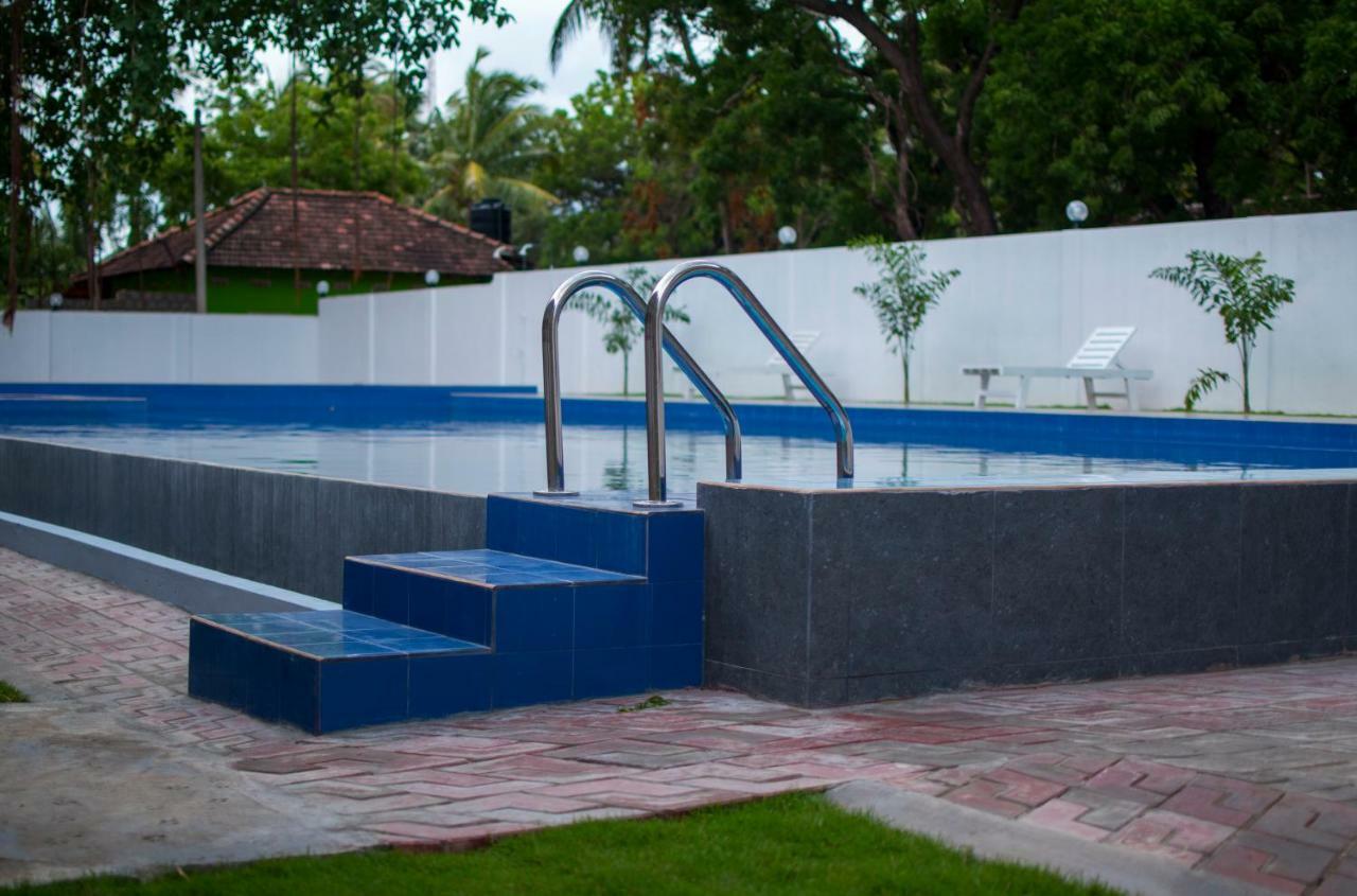 Mrd Beach Hotel Trincomalee Exterior foto